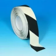   Jelzőszalag, öntapadó, csúszásgátló, utánvilágító fekete sávos, 18.3m x 50mm